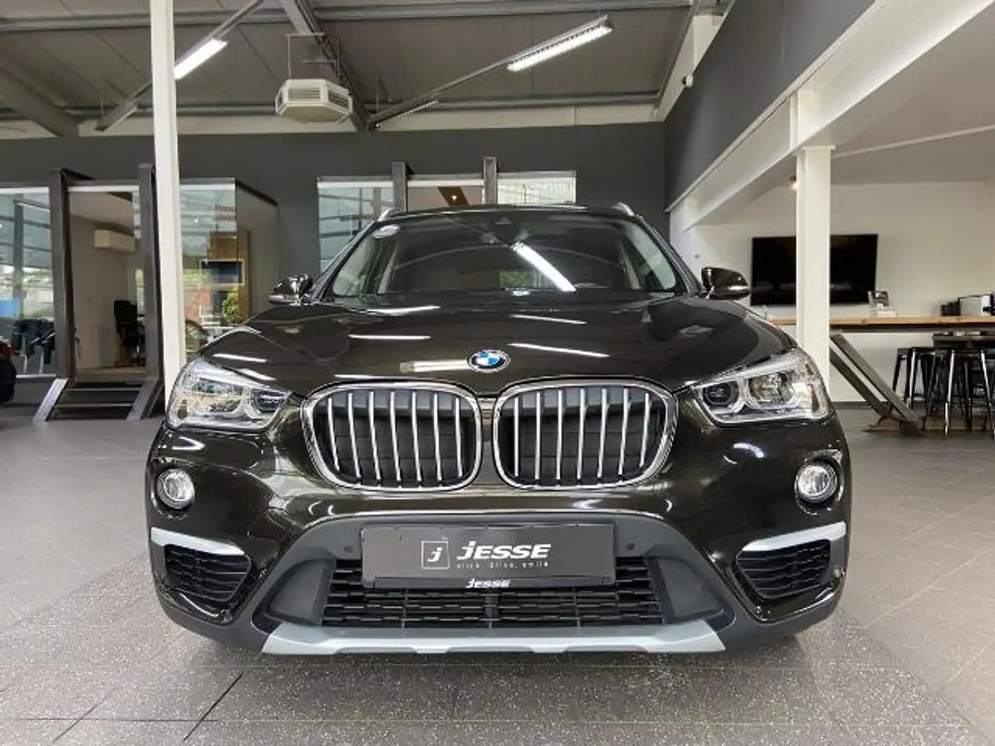 BMW X1 xDrive20d xLine LED HUD ACC Pano H&K Коричневий - 2