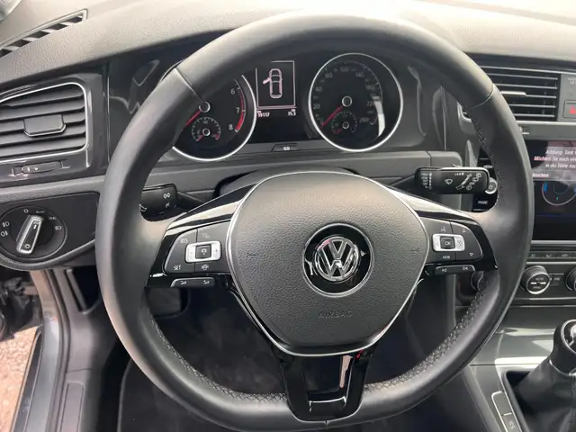 Volkswagen Golf view 14