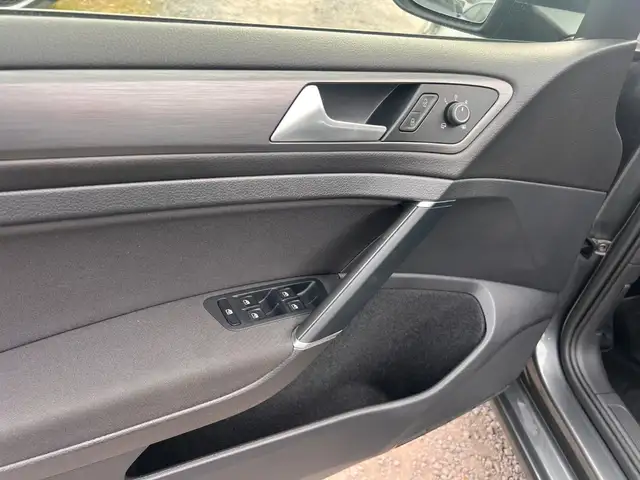Volkswagen Golf view 13
