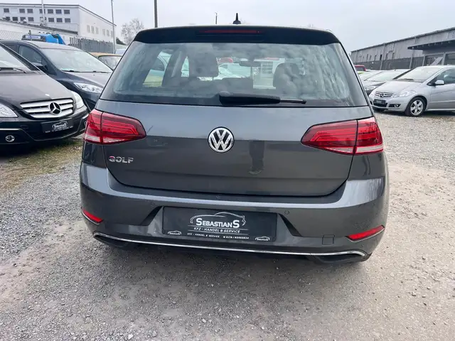 Volkswagen Golf view 5