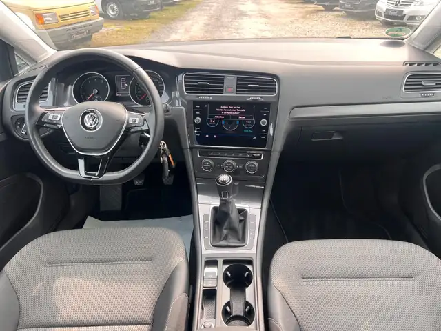 Volkswagen Golf view 9