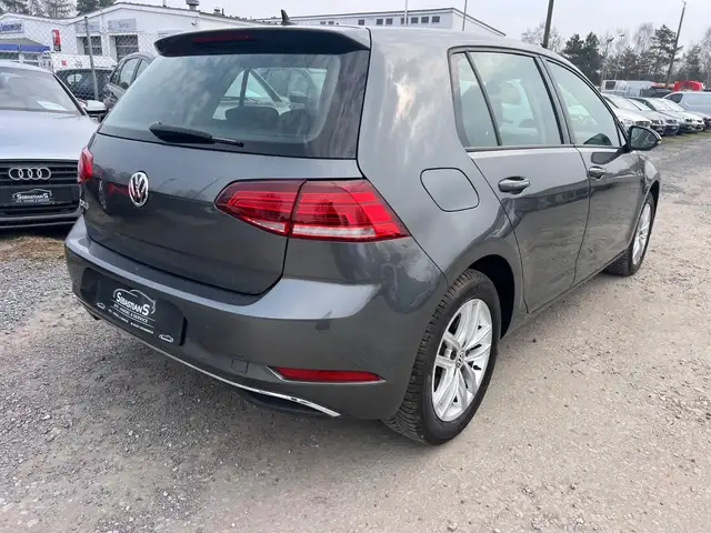 Volkswagen Golf view 4