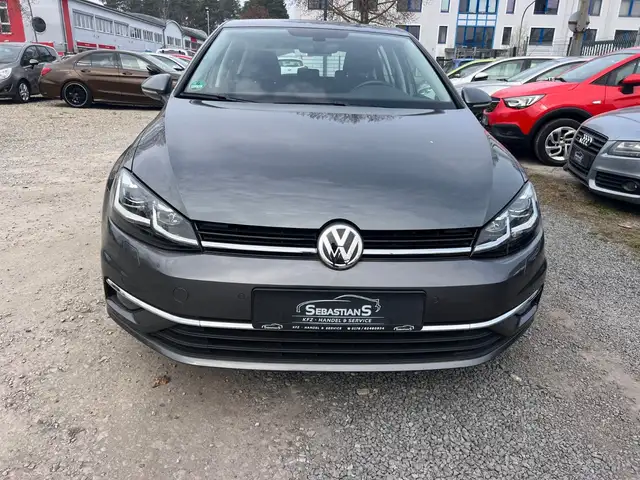 Volkswagen Golf view 2