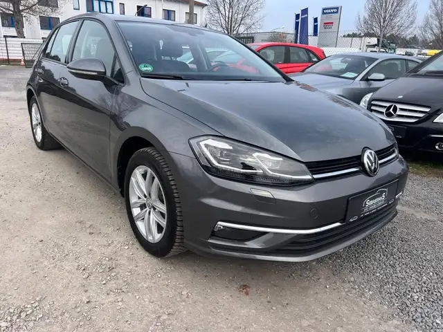 Volkswagen Golf view 3