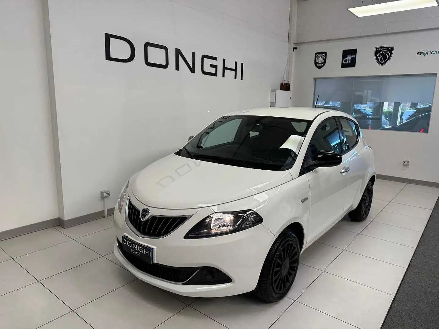 Lancia Ypsilon Silver Hybrid 1.0 70cv FireFly 5 porte S&S Blanc - 1