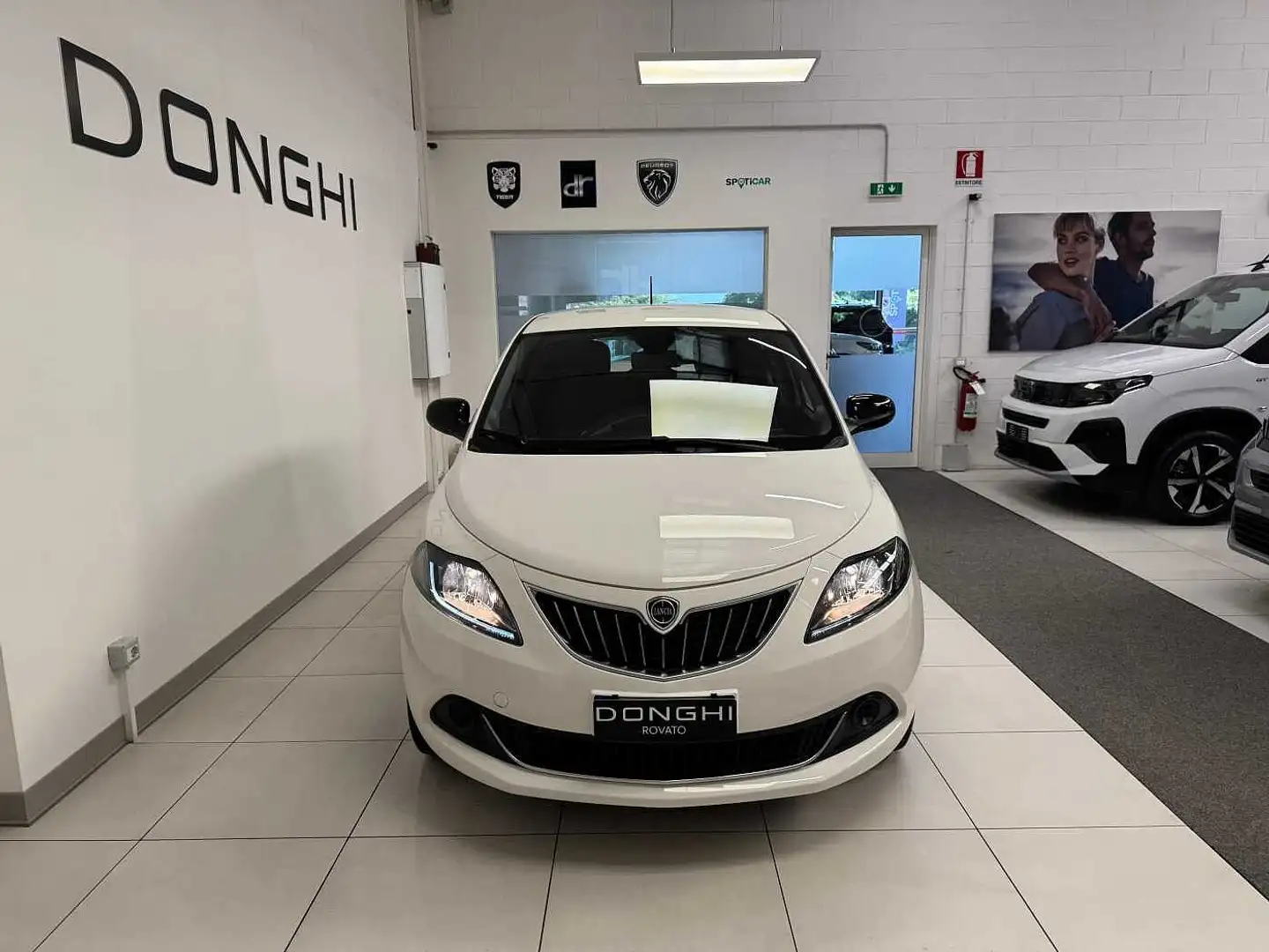 Lancia Ypsilon Silver Hybrid 1.0 70cv FireFly 5 porte S&S Blanc - 2