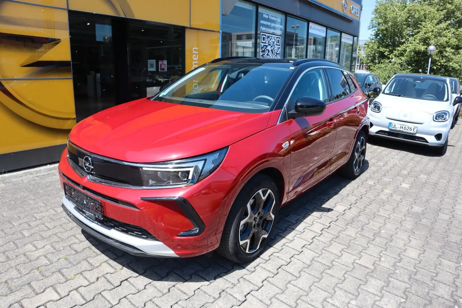 Opel Grandland X Grandland 1.2T AT8 Ultimate Navi Pro 360 Grad Rosso - 2
