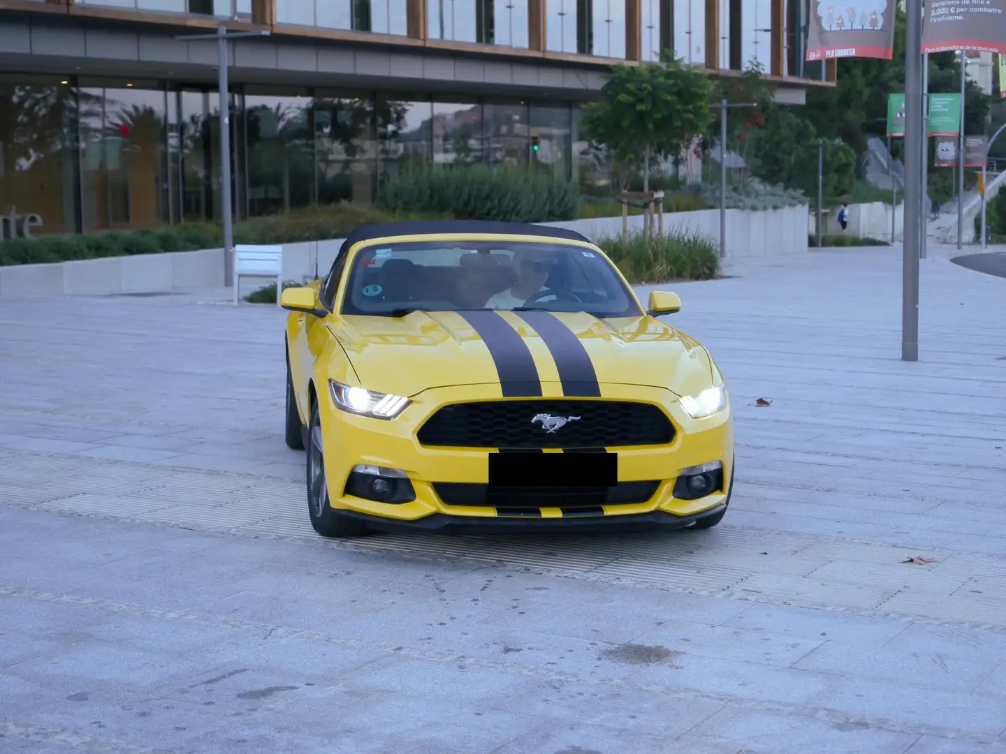 Ford Mustang 3.7 V6 Convertible Aut. Amarillo - 1