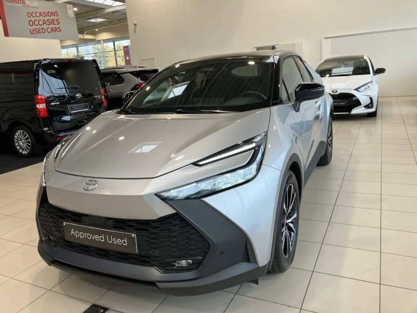 Toyota C-HR 1.8 Hybrid 2WD e-CVT Dynamic Plus Bi-Tone 5d 72kW Gris - 1