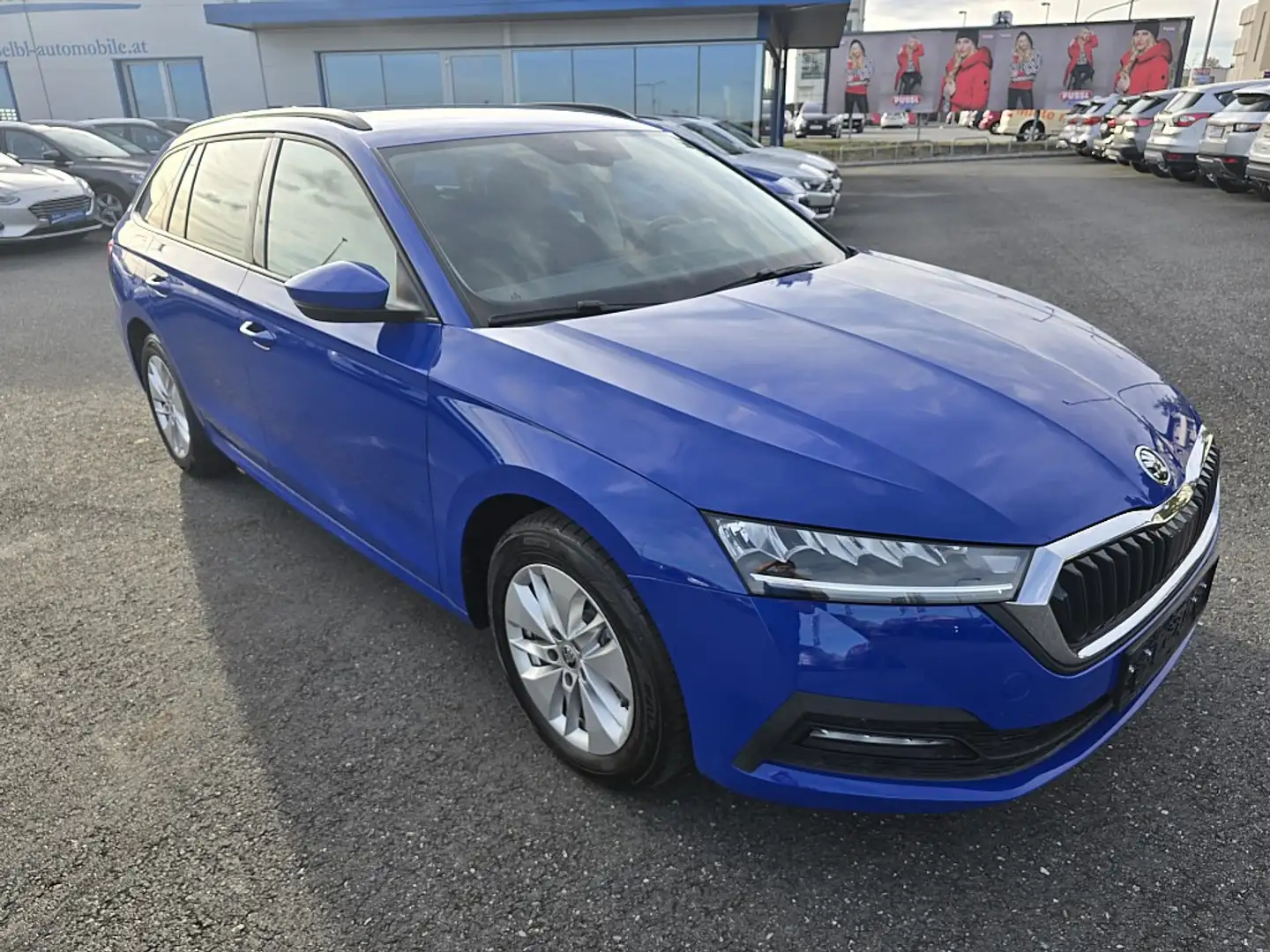 Skoda Octavia Combi 2,0 TDI Ambition Blau - 1