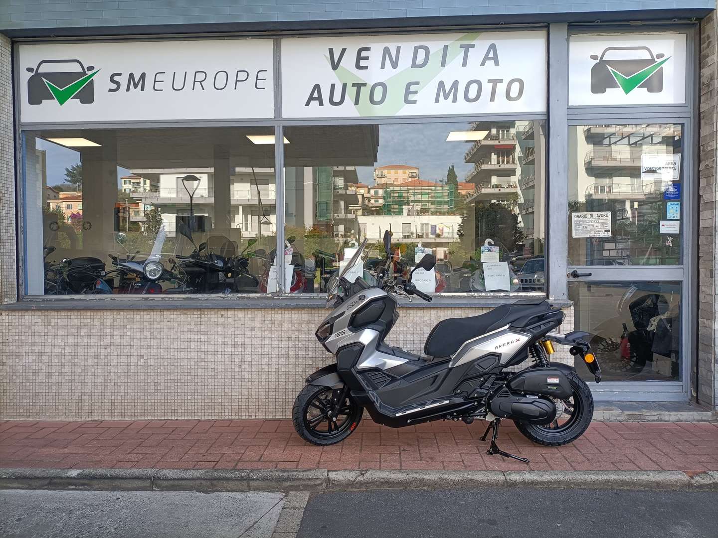 nuovo Over Bikes Brera 125 Scooter a Savona Sv per €