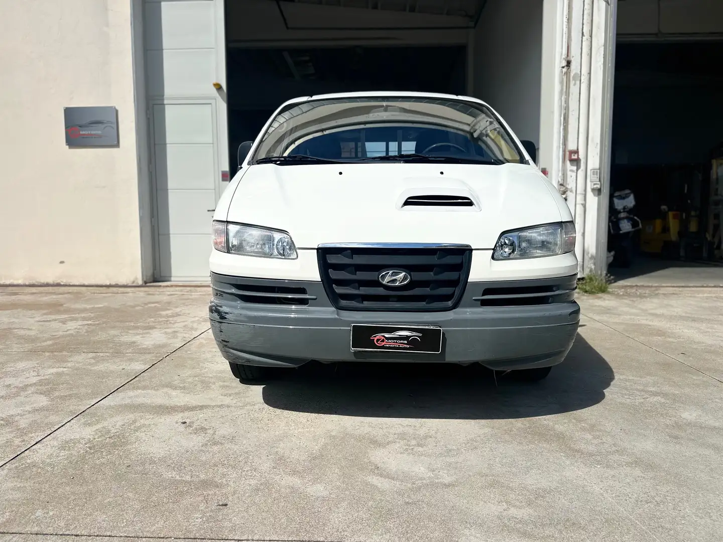 Hyundai H 100 H-1 2.5 TDI AUTOCARRO CASSONE FISSO 3 POSTI Beyaz - 1