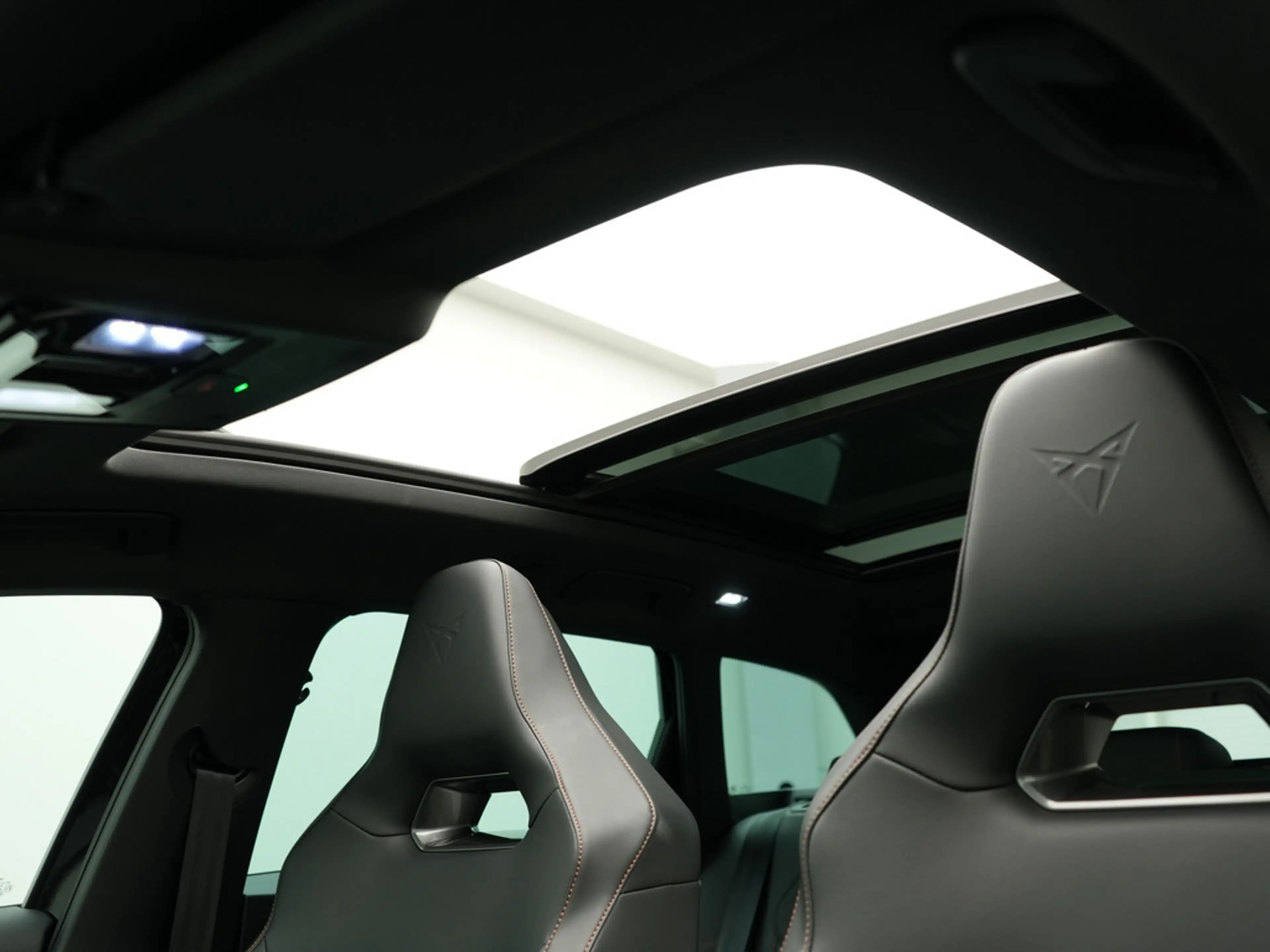 CUPRA Leon ST VZ MATRIX PANO AHK DCC KAM ACC PDC — photo 5