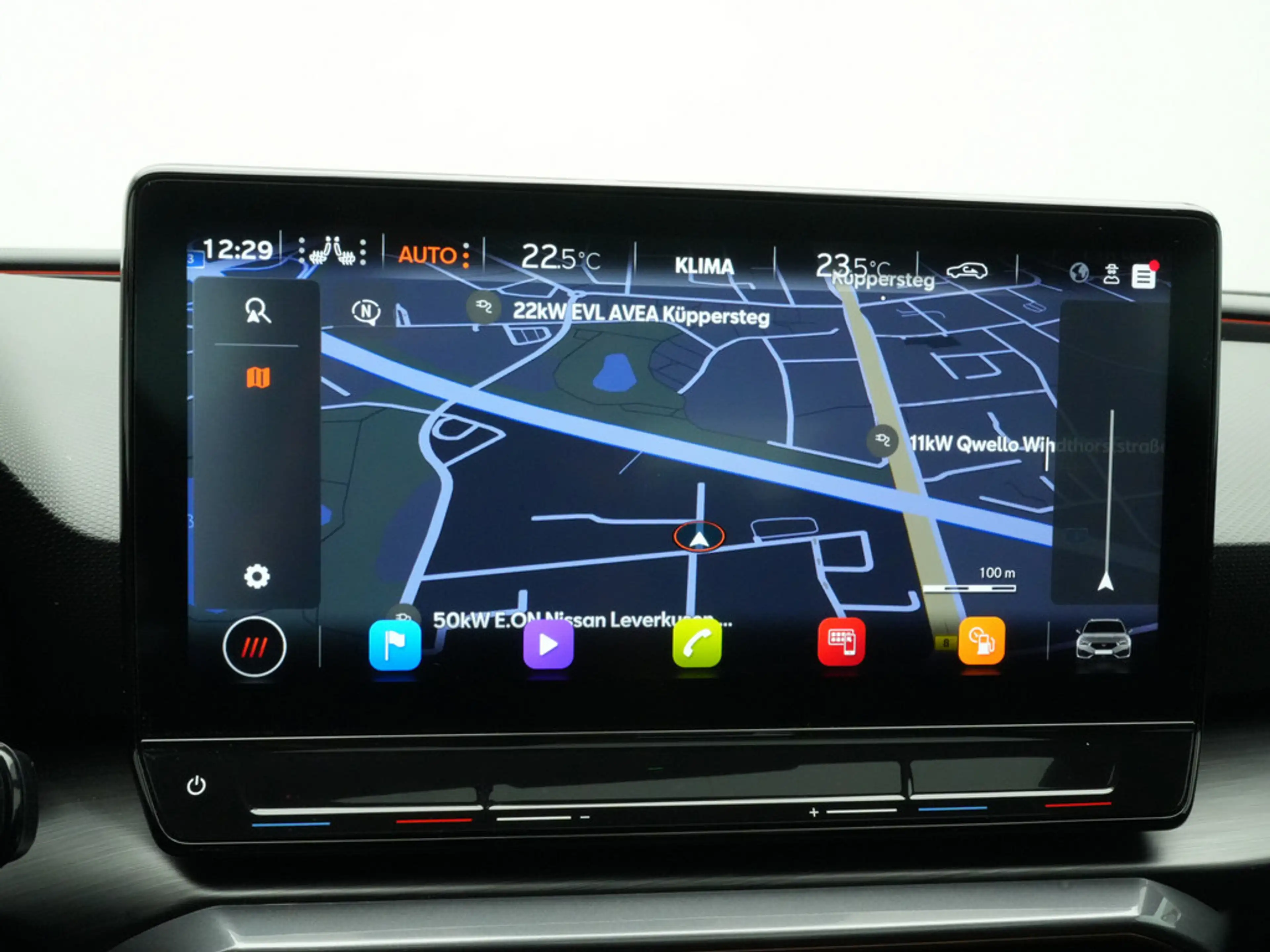 CUPRA Leon ST VZ MATRIX PANO AHK DCC KAM ACC PDC — photo 12