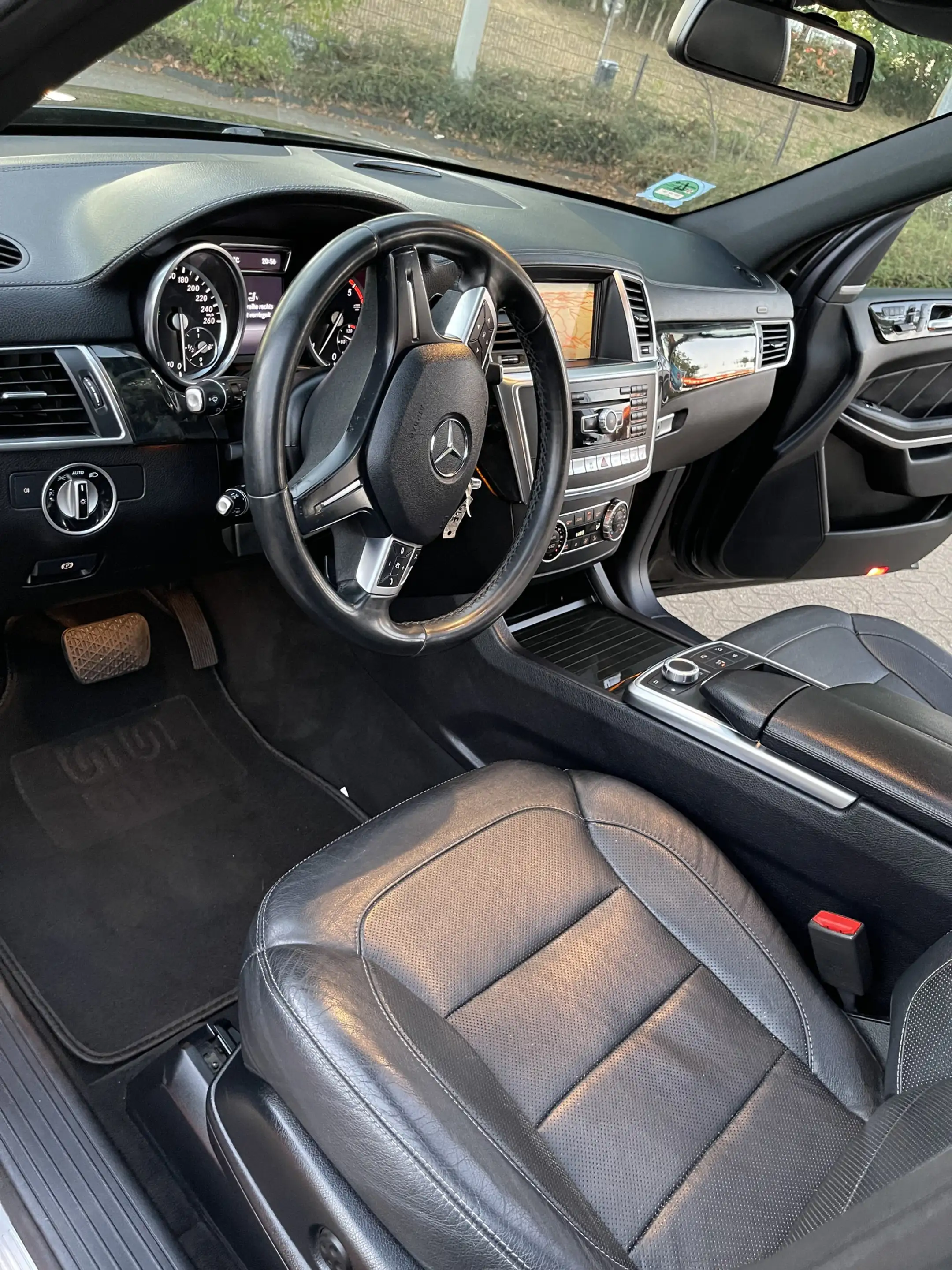 Mercedes-Benz GL 350 BlueTEC 4Matic AMG 7G-TRONIC Grand Edition|PANO| 7 — photo 11