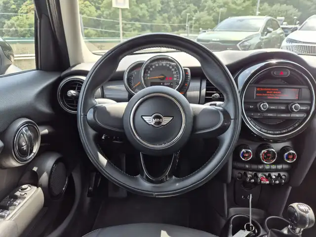 Mini Cooper Cooper view 14