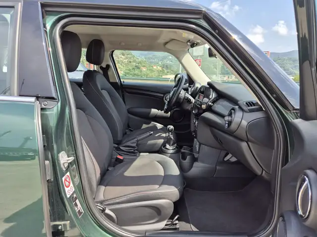 Mini Cooper Cooper view 9