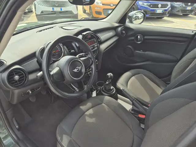 Mini Cooper Cooper view 6