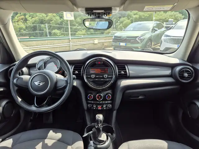 Mini Cooper Cooper view 8