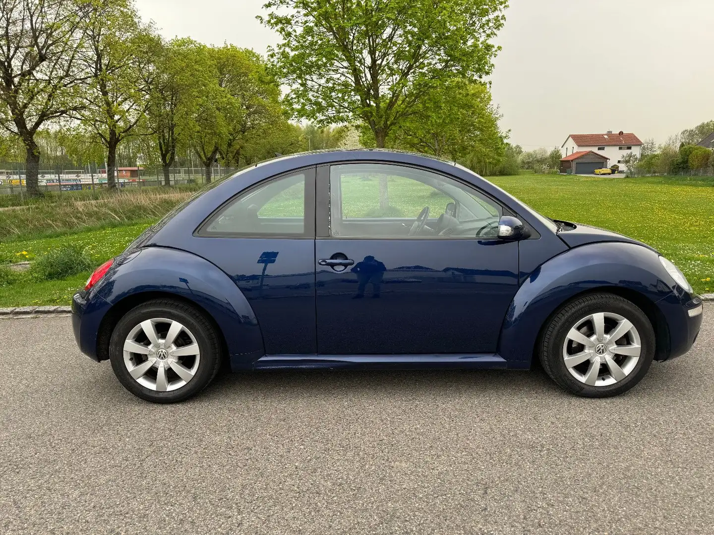 Volkswagen New Beetle Lim. 1.6 · 2. Hand · 16" Alu VW Azul - 2