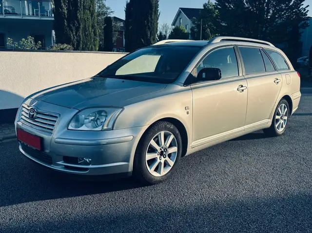 Toyota Avensis 1.8 Sol
