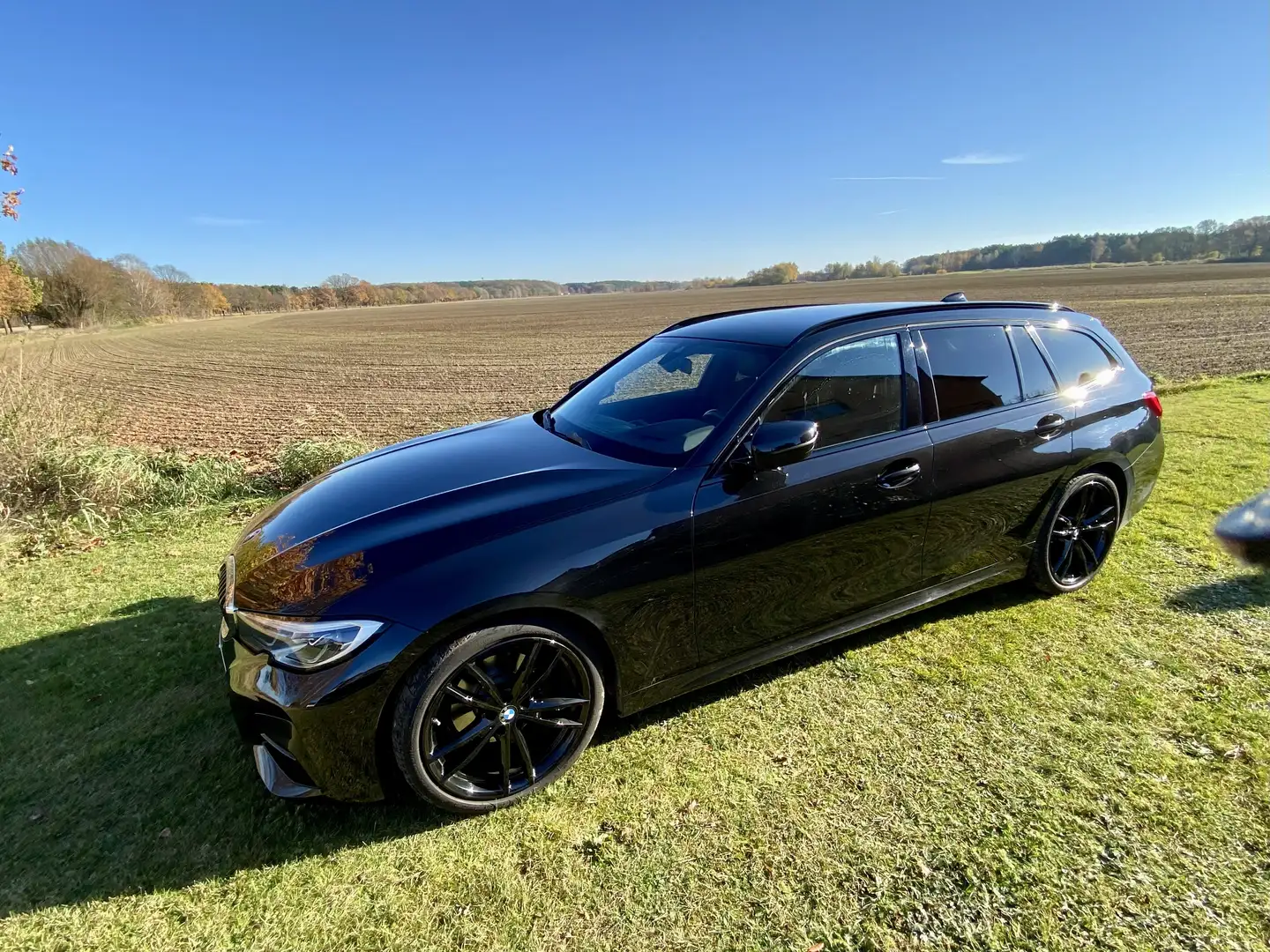 BMW 320 320d Touring M Sport Schwarz - 1