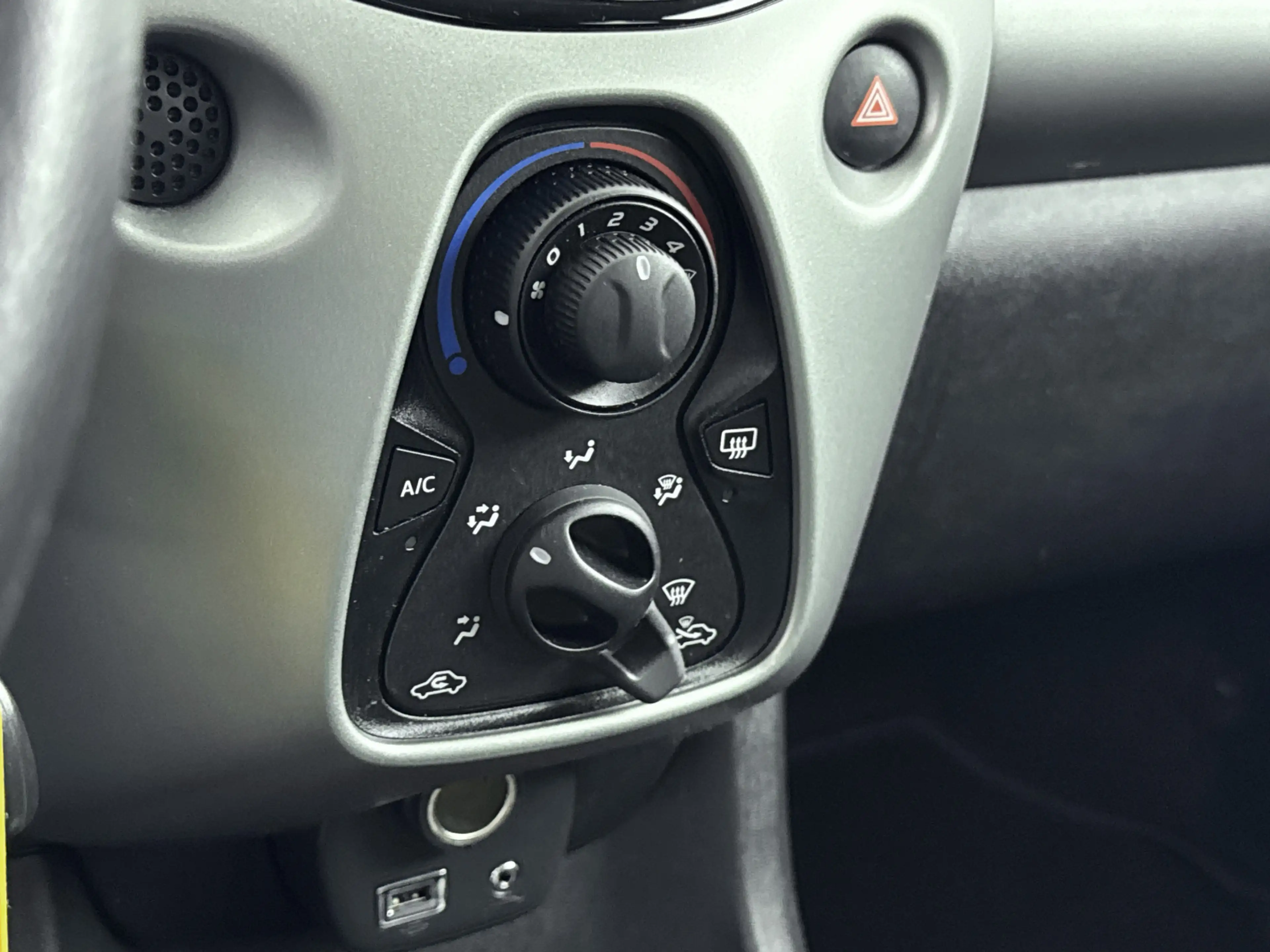 Toyota Aygo 1.0 VVT-i x-play Automaat | Parkeercamera | Metall — photo 9