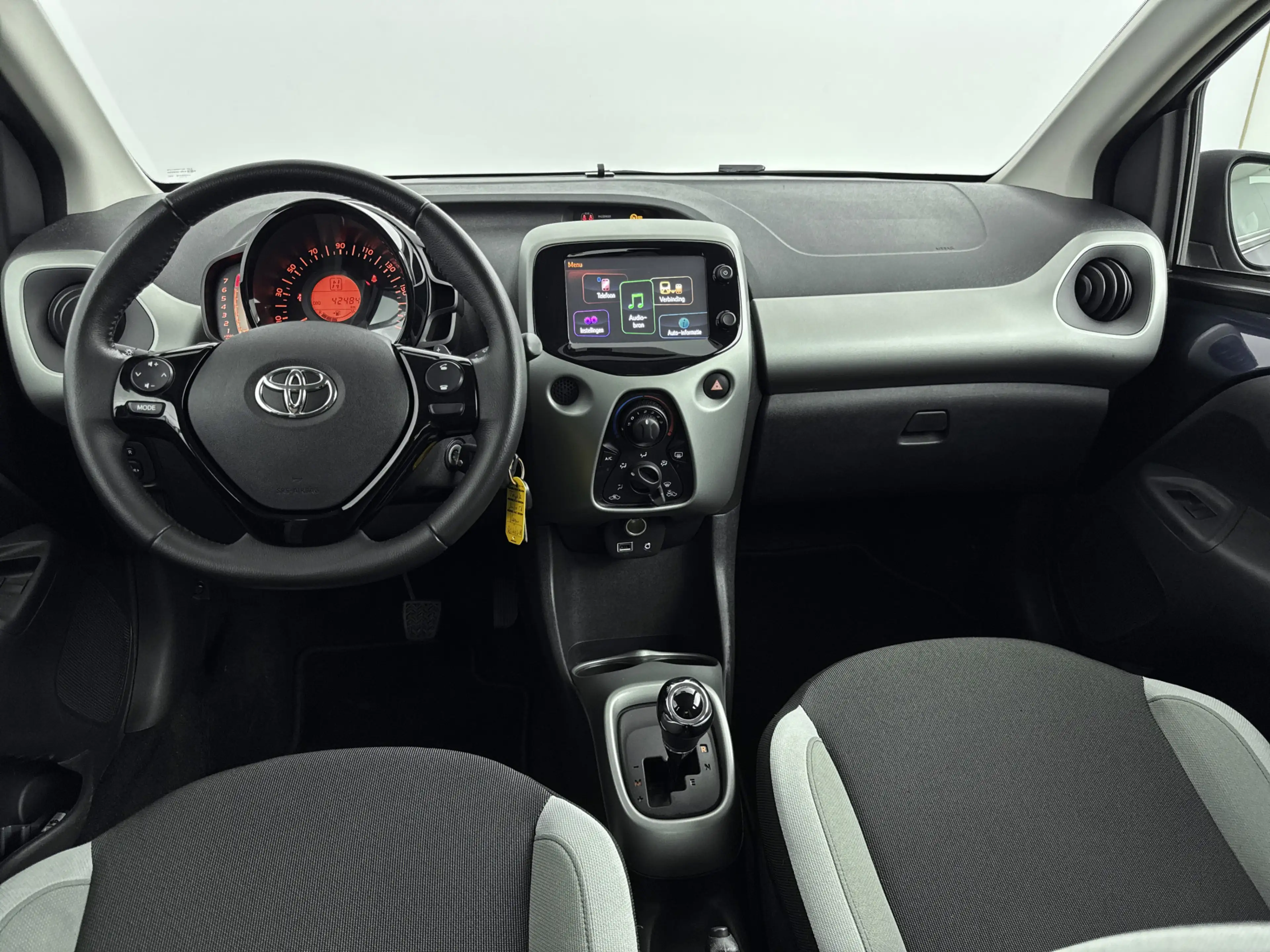 Toyota Aygo 1.0 VVT-i x-play Automaat | Parkeercamera | Metall — photo 4