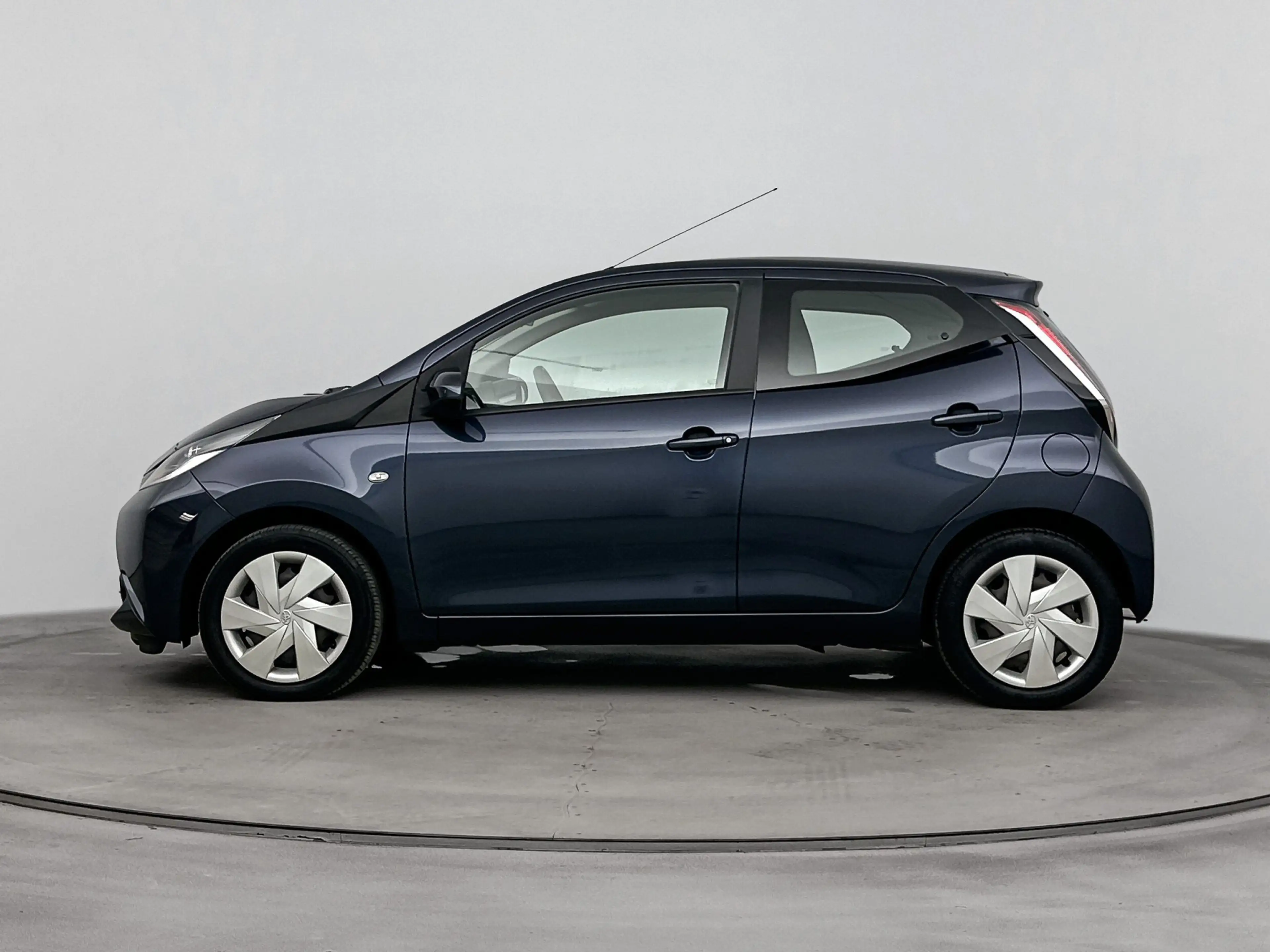 Toyota Aygo 1.0 VVT-i x-play Automaat | Parkeercamera | Metall — photo 3