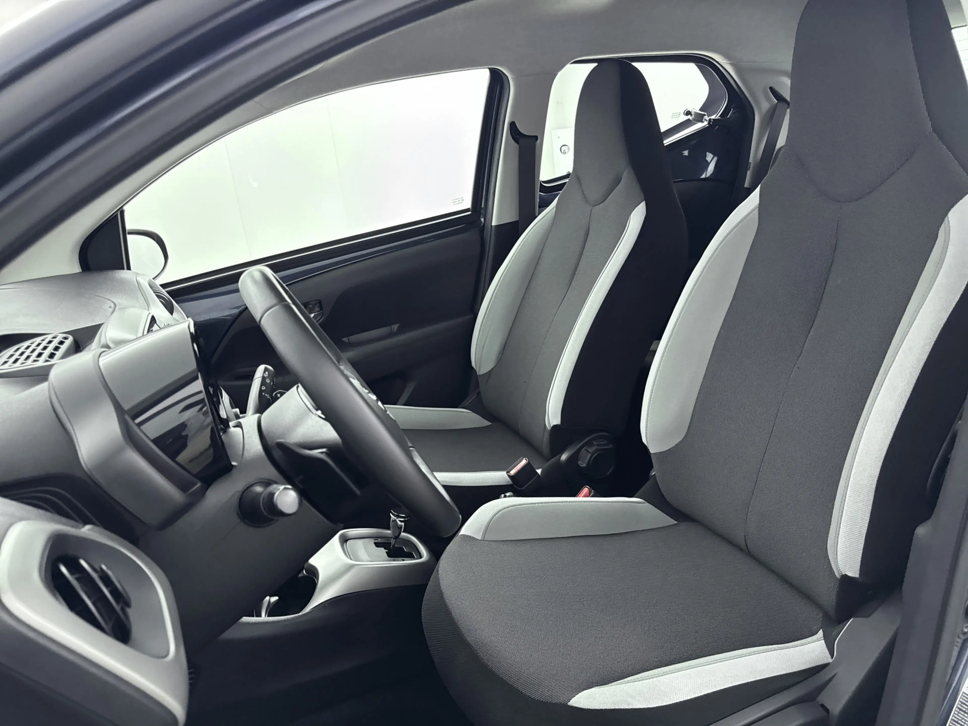 Toyota Aygo 1.0 VVT-i x-play Automaat | Parkeercamera | Metall — photo 14