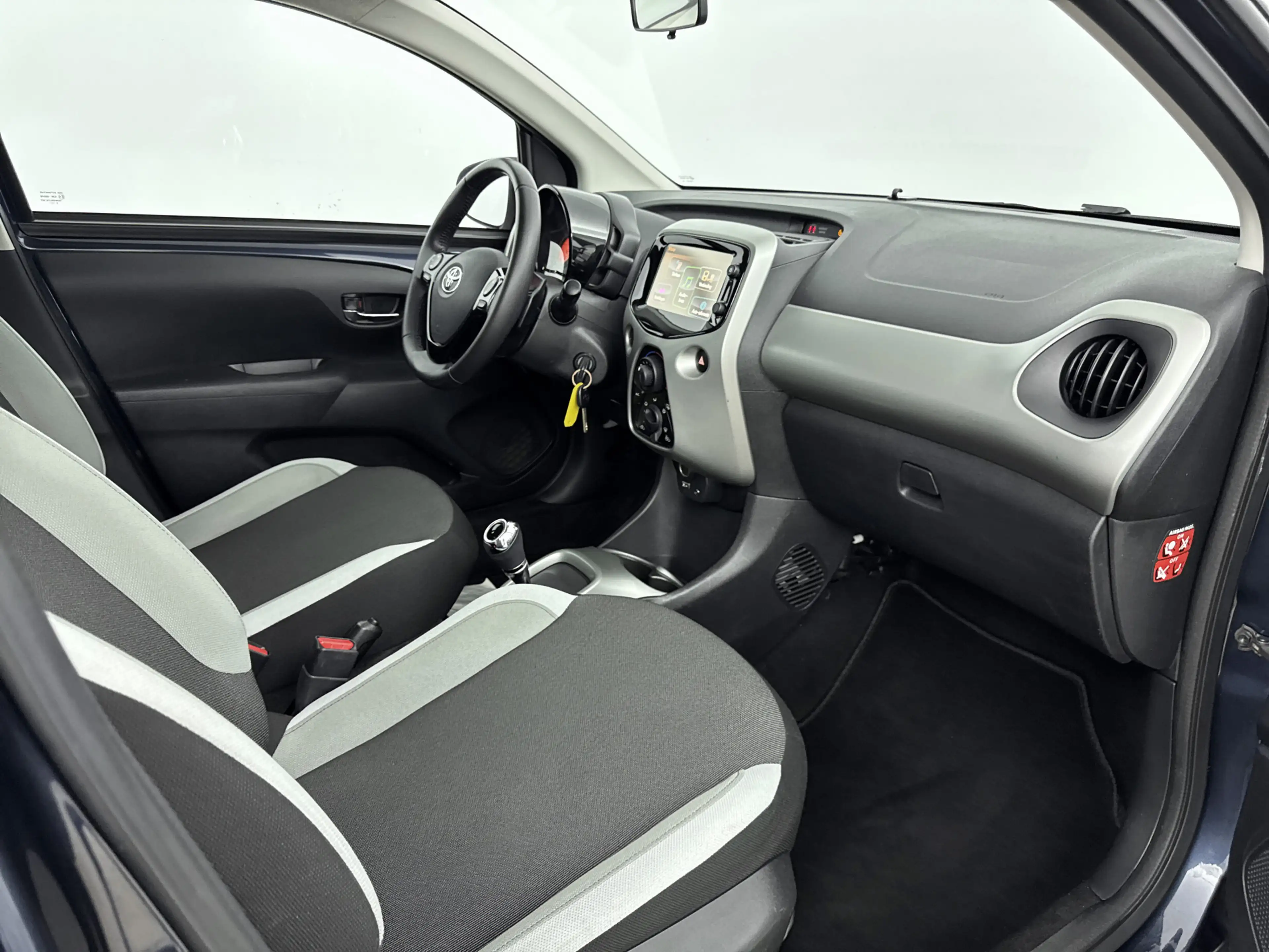 Toyota Aygo 1.0 VVT-i x-play Automaat | Parkeercamera | Metall — photo 6