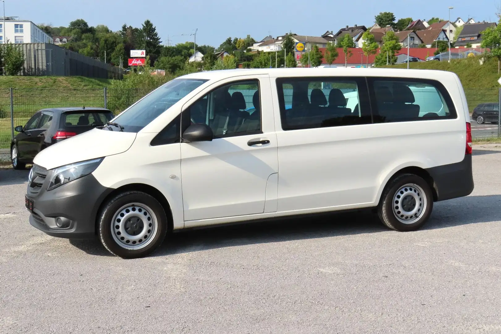 Mercedes-Benz Vito Tourer 114 CDI Lang Aut. Klima Navi 9Sitze Weiß - 2