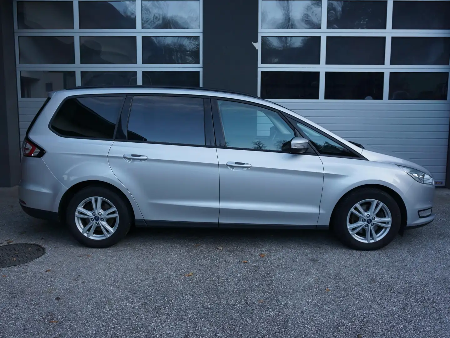 Ford Galaxy Business Silber - 2