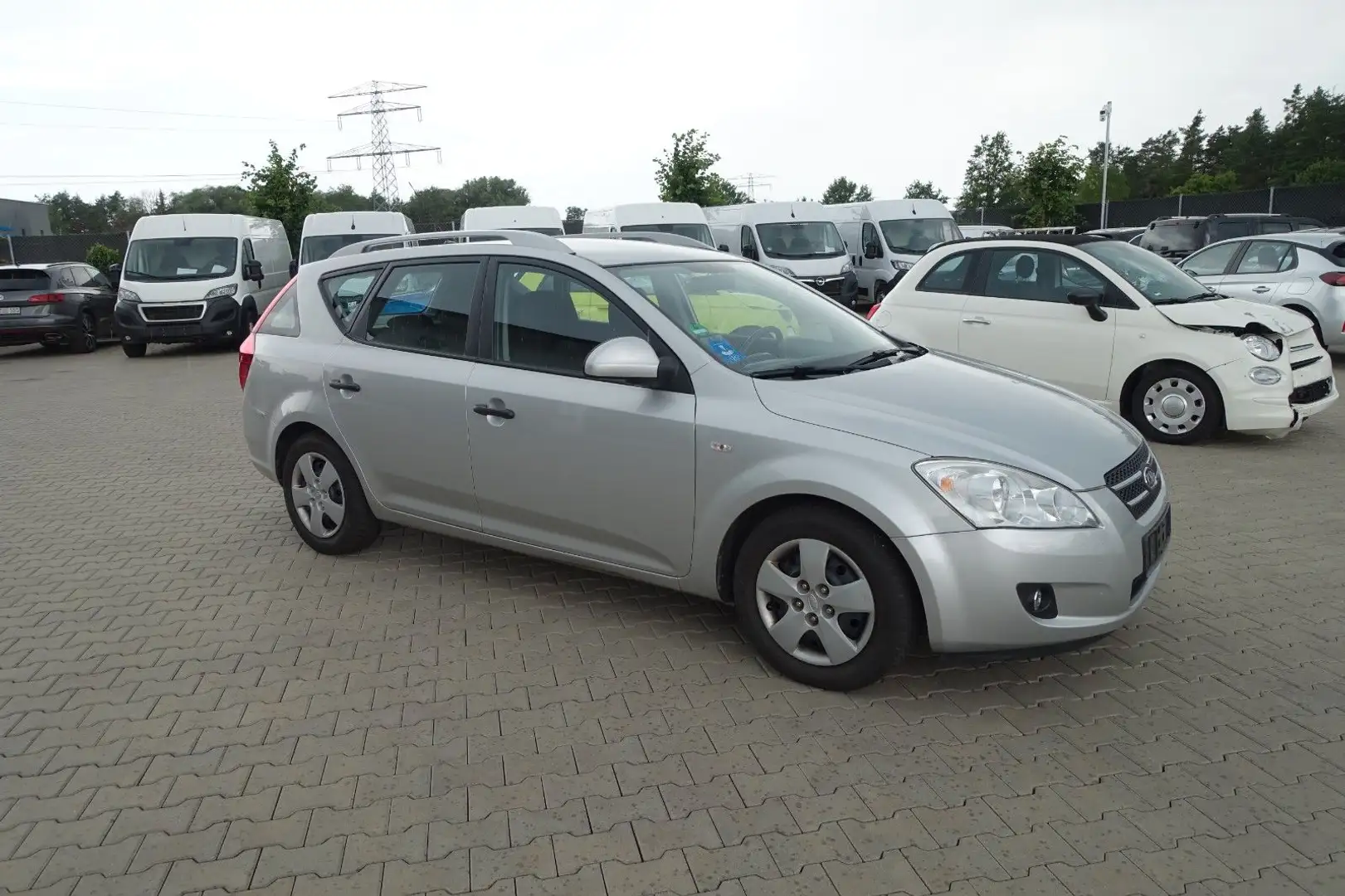 Kia Ceed SW / cee'd SW 1.6CRDI Silber - 2