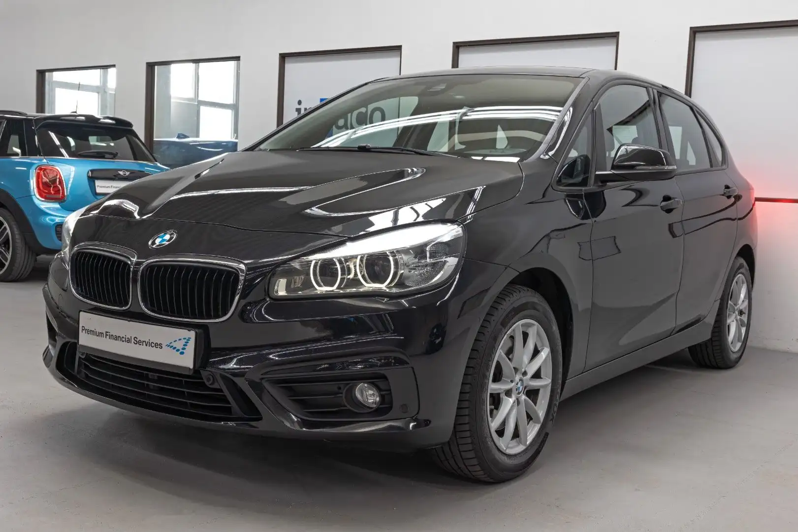 BMW 220 220xd Active Tourer Advantage LED Navi PDC uvm! Zwart - 1
