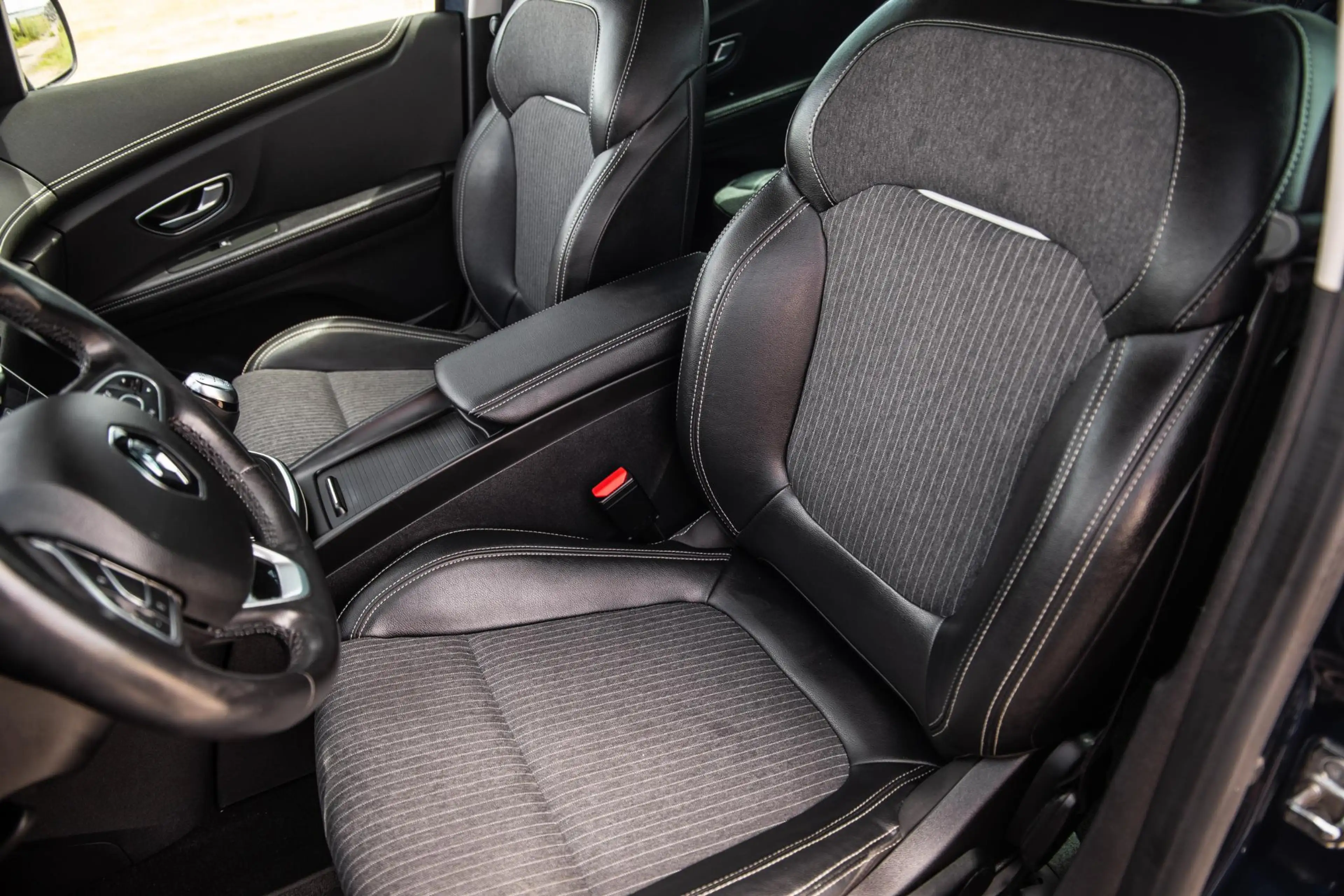 Renault Scenic 1.3 TCe Intens CARPLAY / CRUISE CONTROLE / LED / C — photo 12