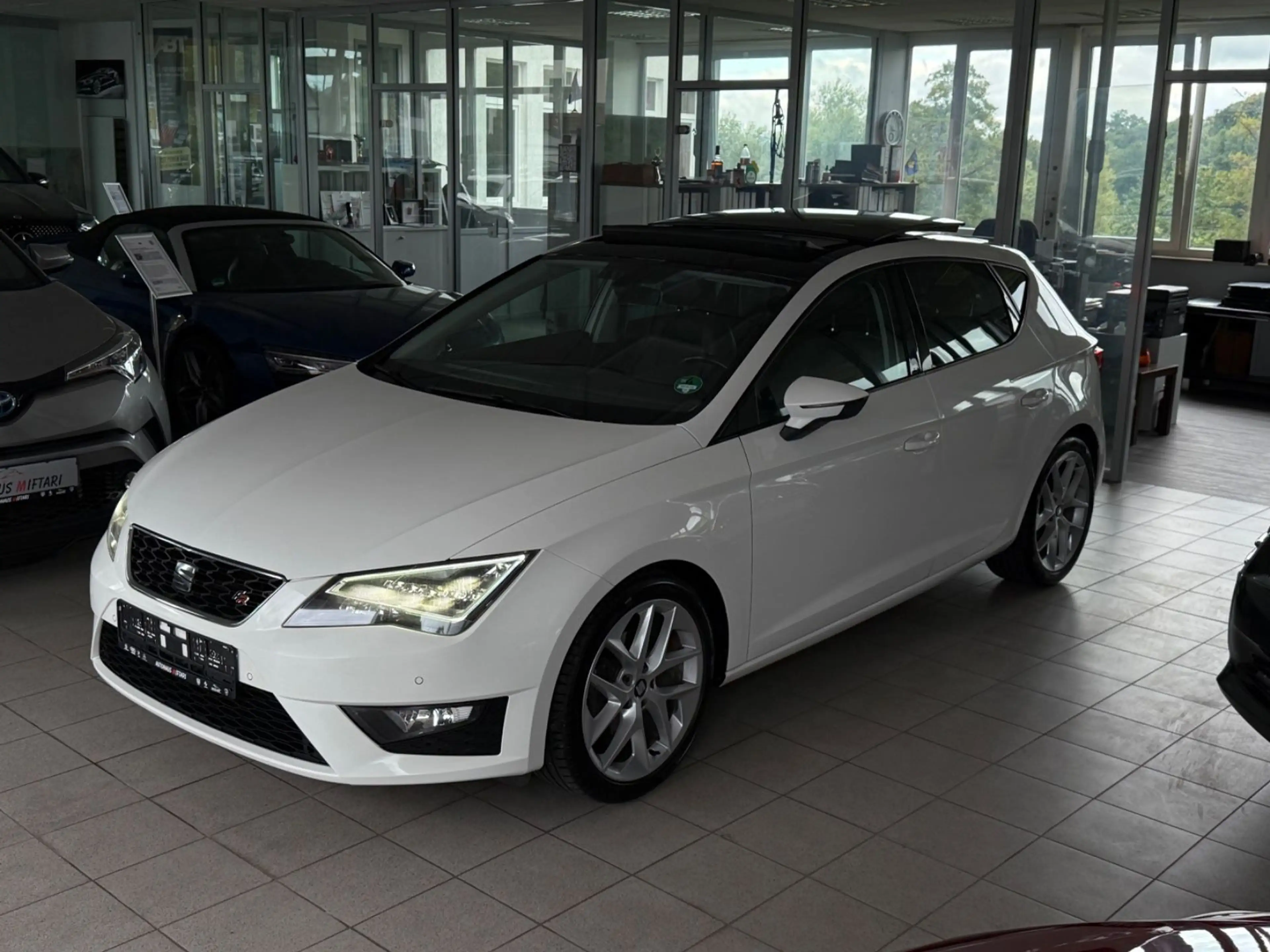 SEAT Leon FR 1.4 TSI Xenon Navi Panorama PDC Leder LM