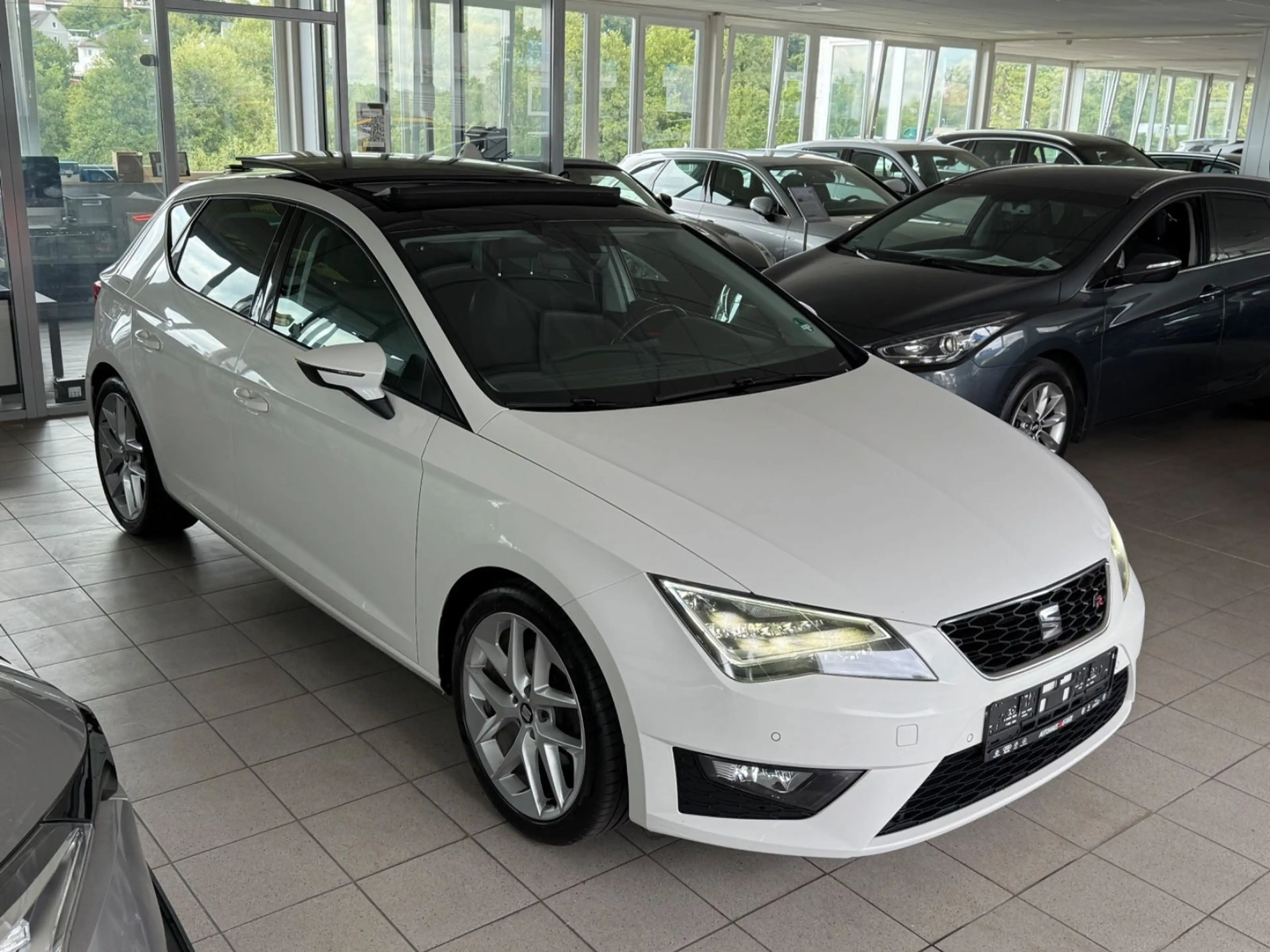 SEAT Leon FR 1.4 TSI Xenon Navi Panorama PDC Leder LM — photo 3