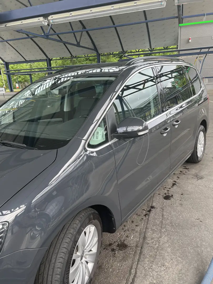 Volkswagen Sharan 2.0 TDI DSG Blue Motion Match Grau - 2