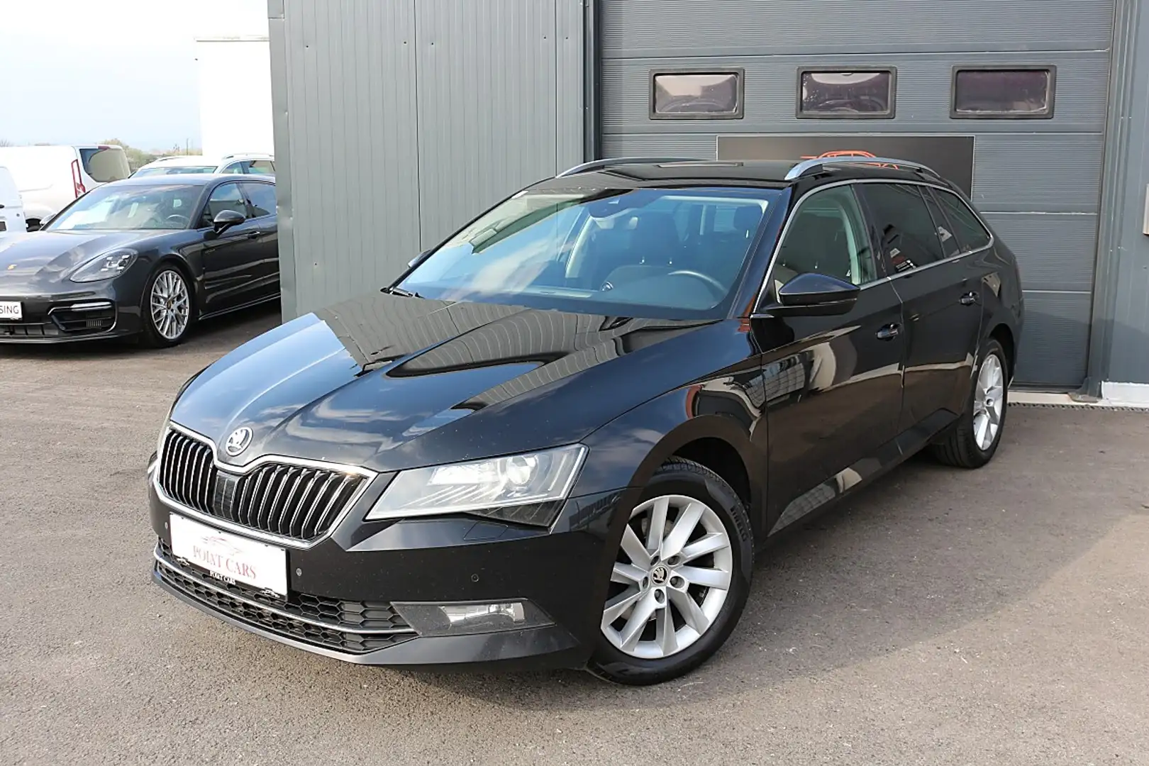 Skoda Superb Kombi 2.0 TDI Style DSG Schwarz - 2
