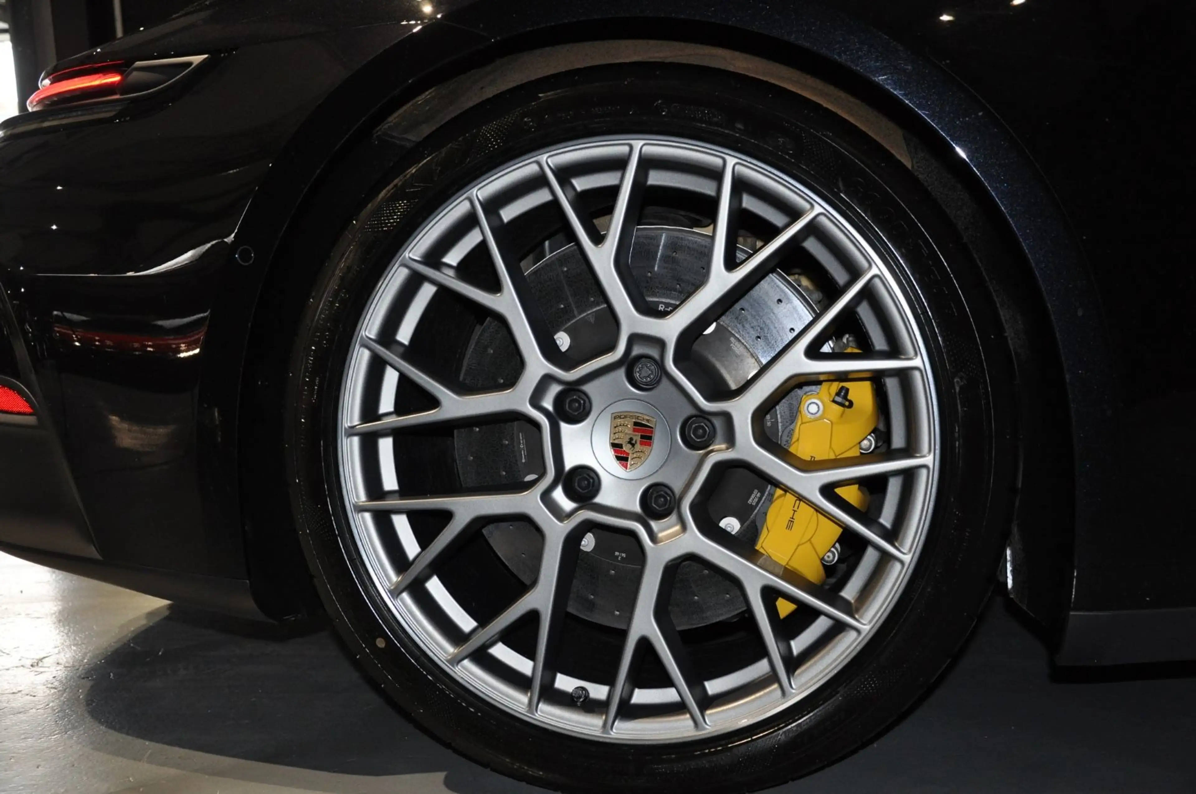 Porsche 911 Carrera 4 GTS T-Hybrid/erste Hand/ 5100 KM — photo 10