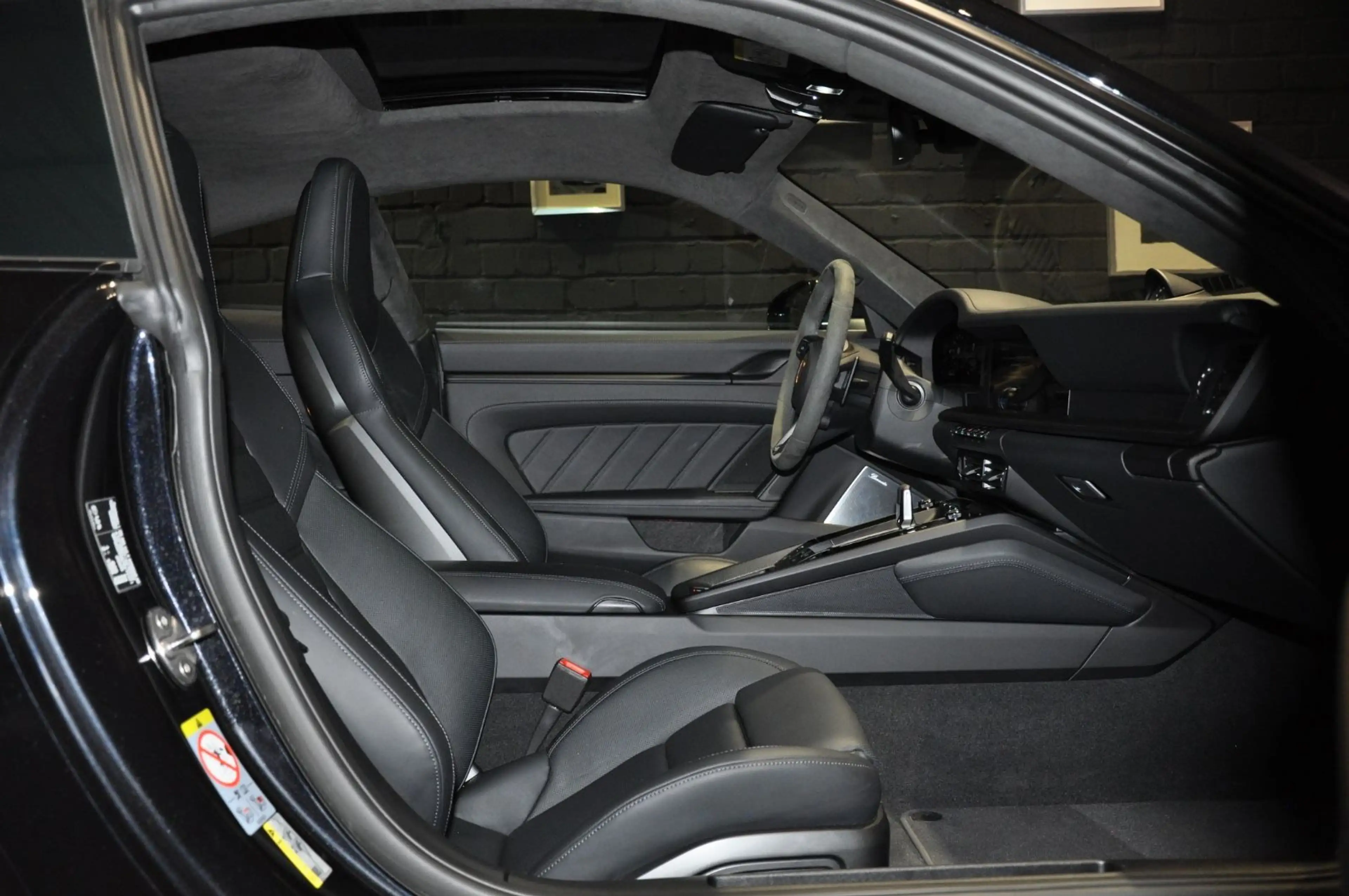 Porsche 911 Carrera 4 GTS T-Hybrid/erste Hand/ 5100 KM — photo 13