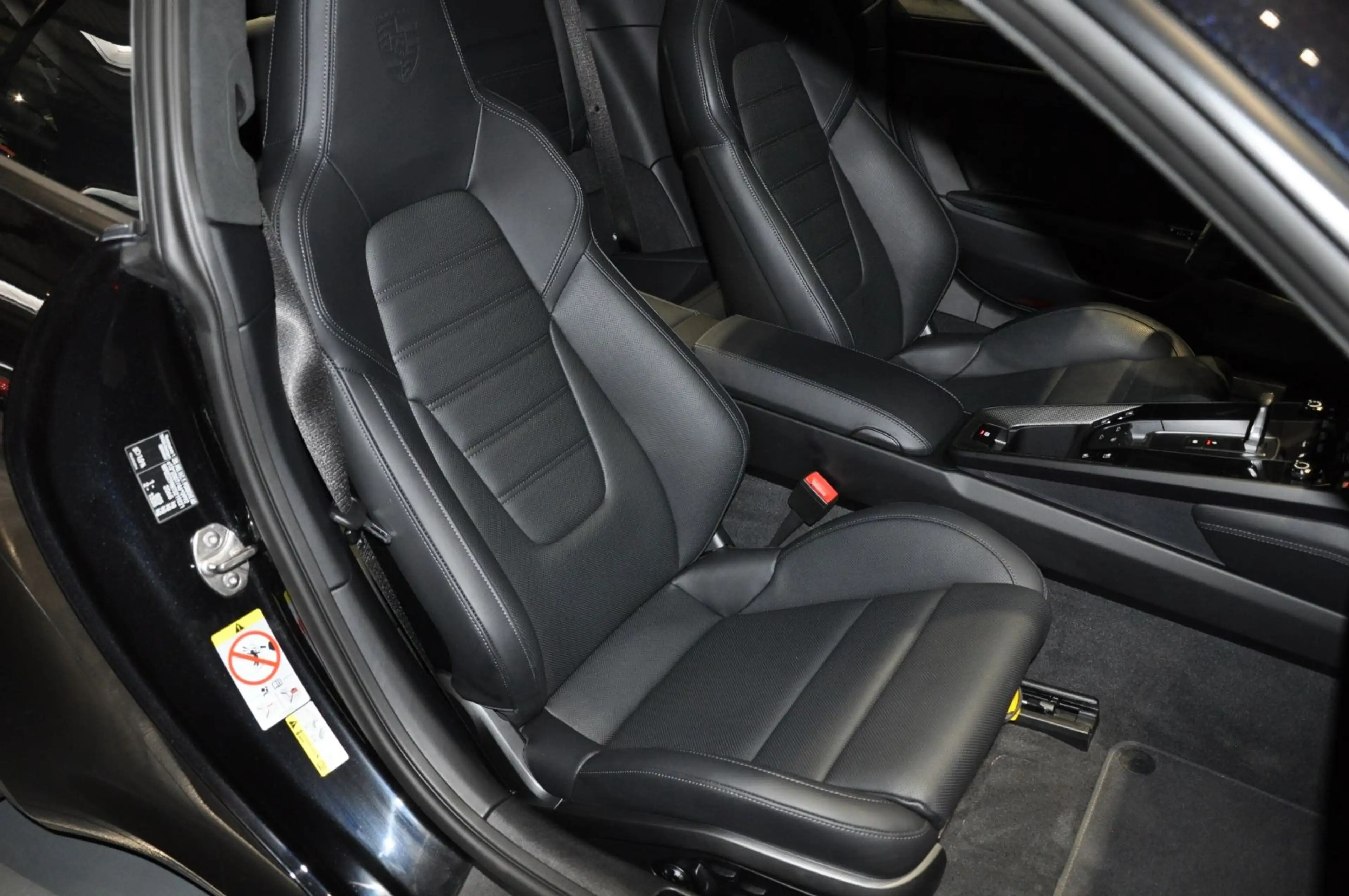 Porsche 911 Carrera 4 GTS T-Hybrid/erste Hand/ 5100 KM — photo 15