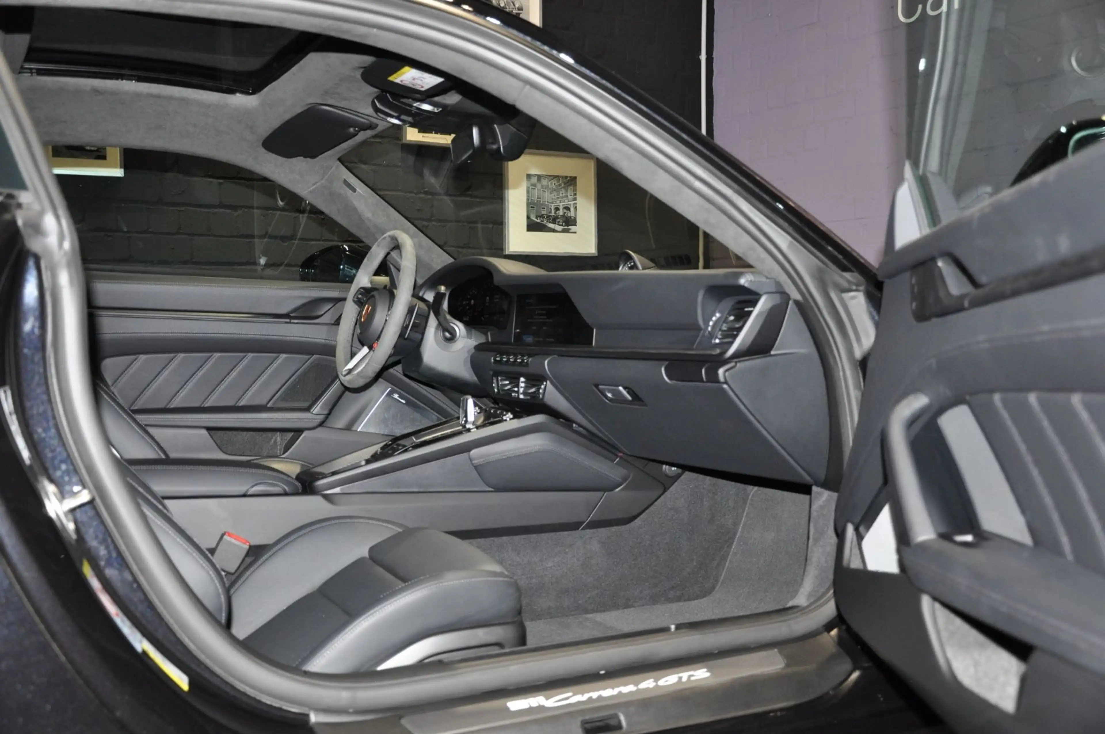 Porsche 911 Carrera 4 GTS T-Hybrid/erste Hand/ 5100 KM — photo 12