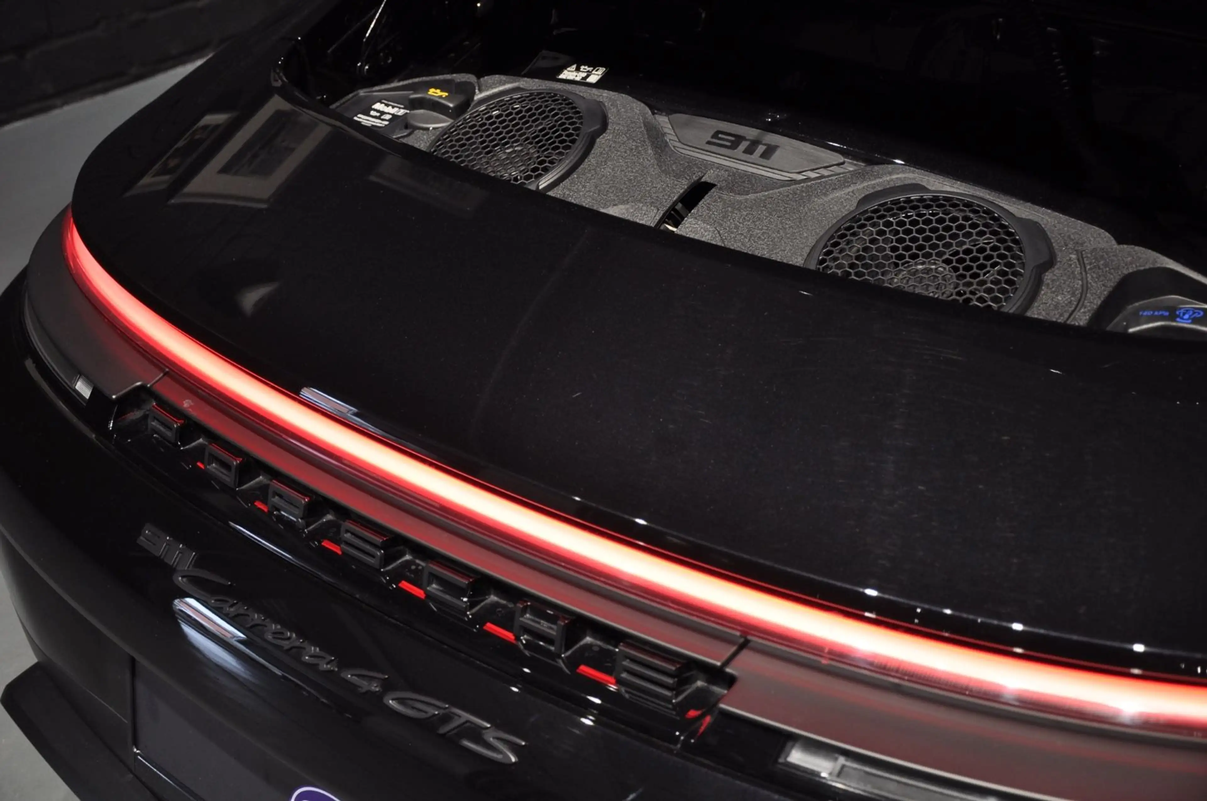 Porsche 911 Carrera 4 GTS T-Hybrid/erste Hand/ 5100 KM — photo 8