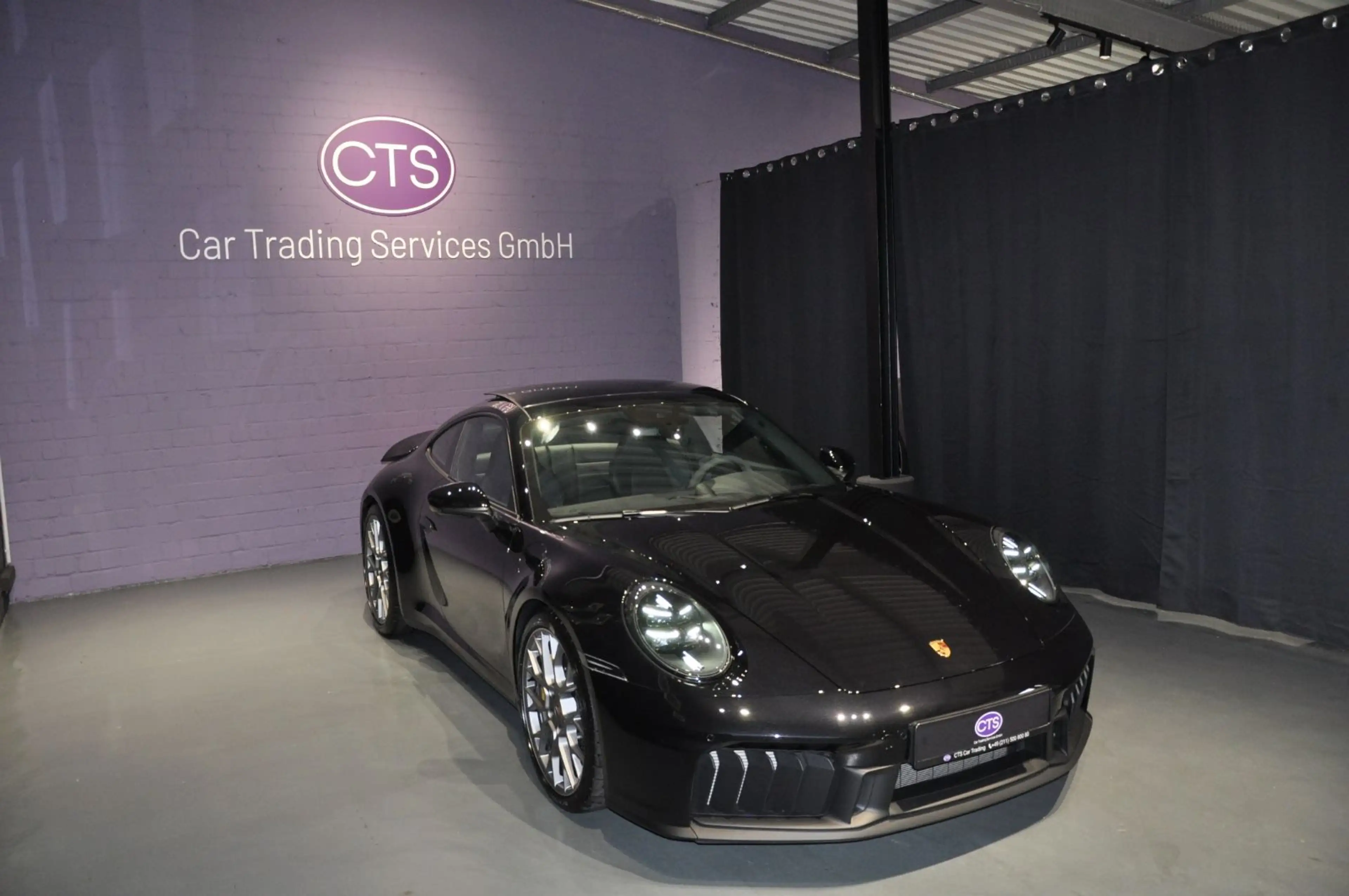Porsche 911 Carrera 4 GTS T-Hybrid/erste Hand/ 5100 KM — photo 2