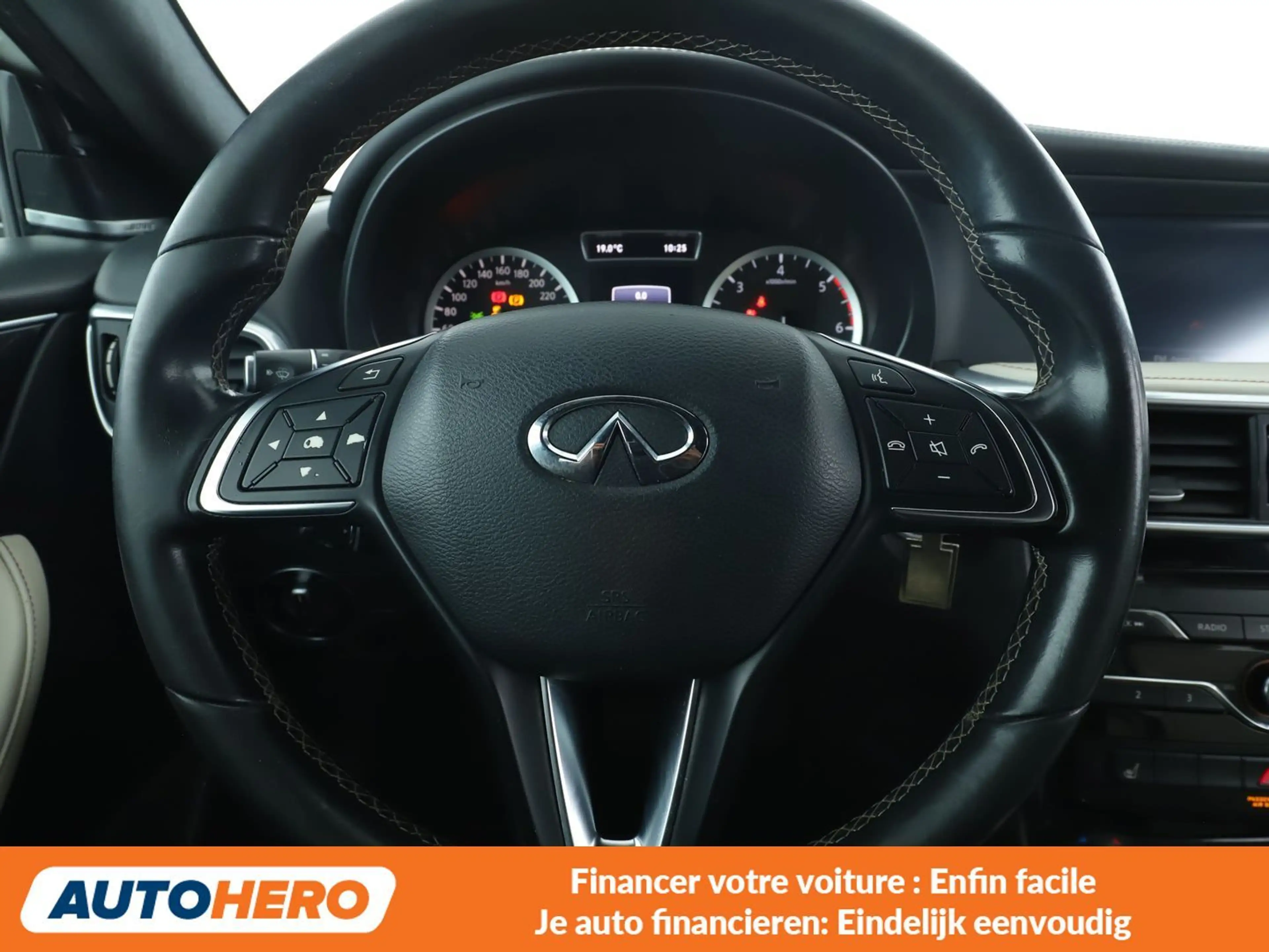 Infiniti Q30 2.2 Diesel Premium Tech AWD — photo 5