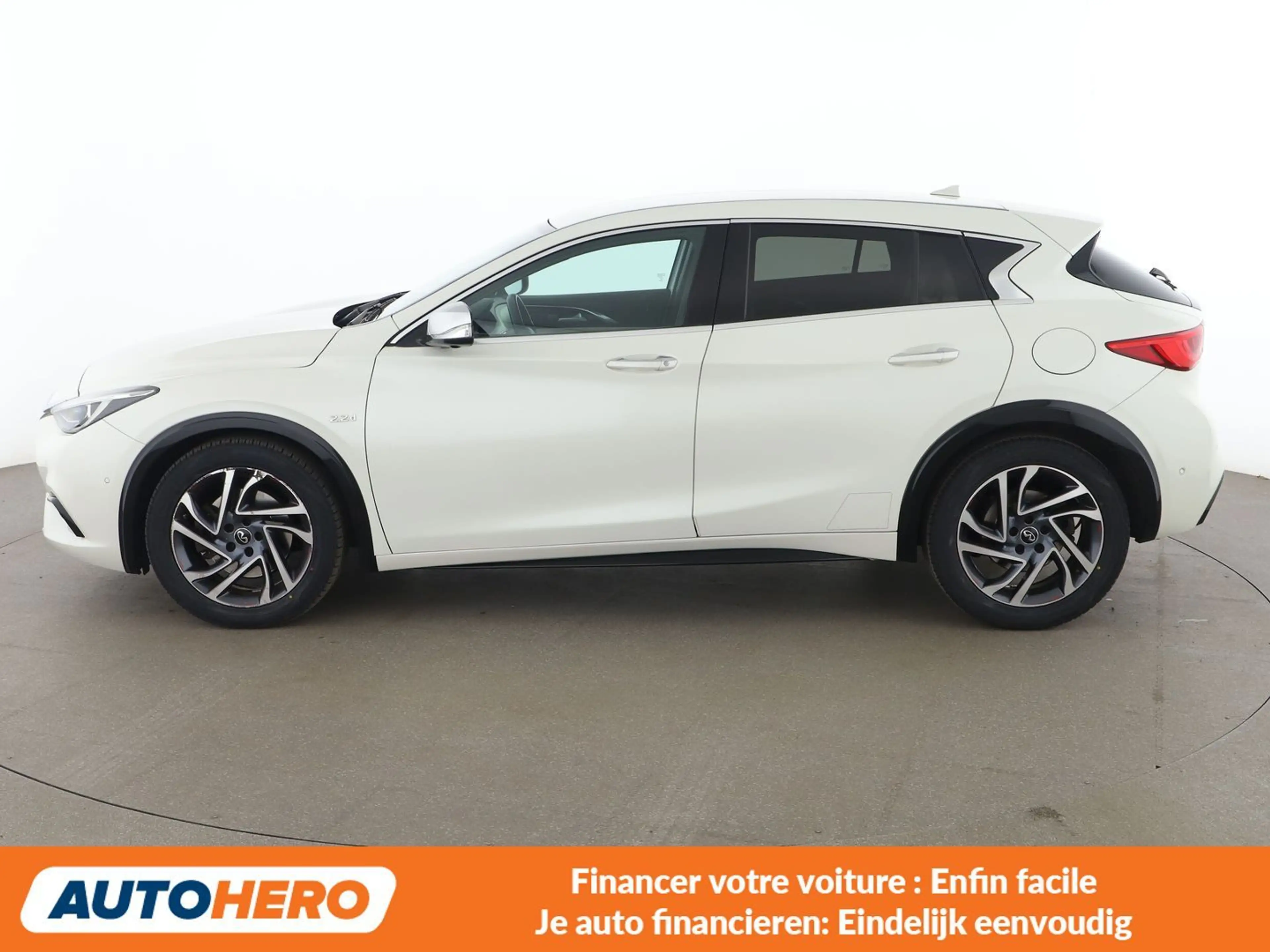 Infiniti Q30 2.2 Diesel Premium Tech AWD — photo 3