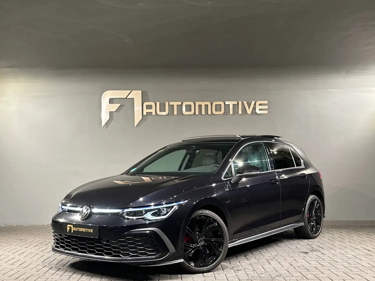 Volkswagen Golf GTE 1.4 eHybrid Pano|IQ|Sfeer|CarPlay|Camera Zwart - 1