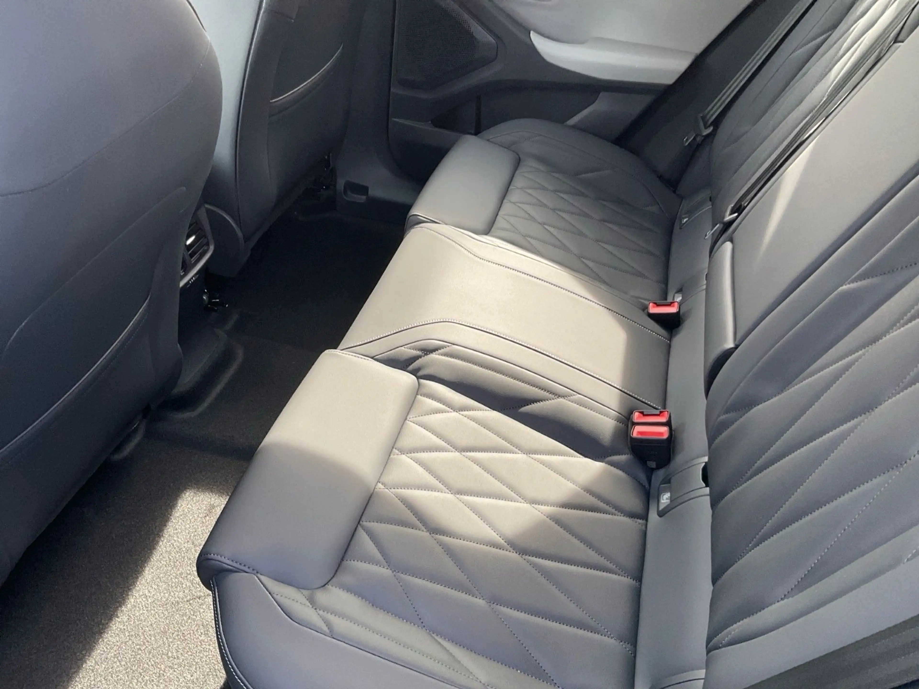 Ford Explorer Prem. RWD " Förderfähig " — photo 11